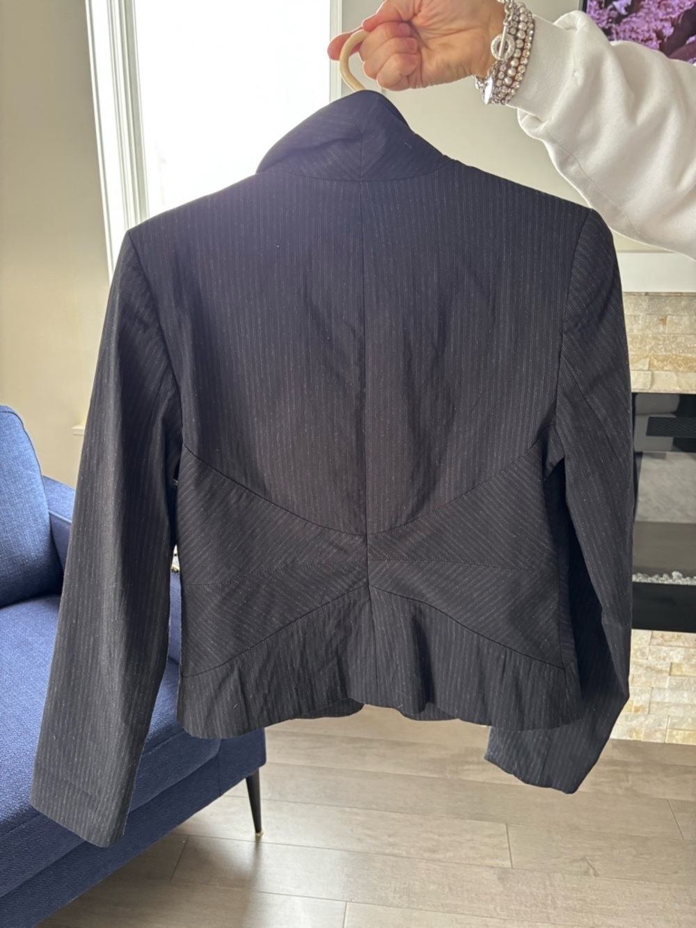 le chateau Black Pinstripe Women’s pantsuit - Picture 11 of 13